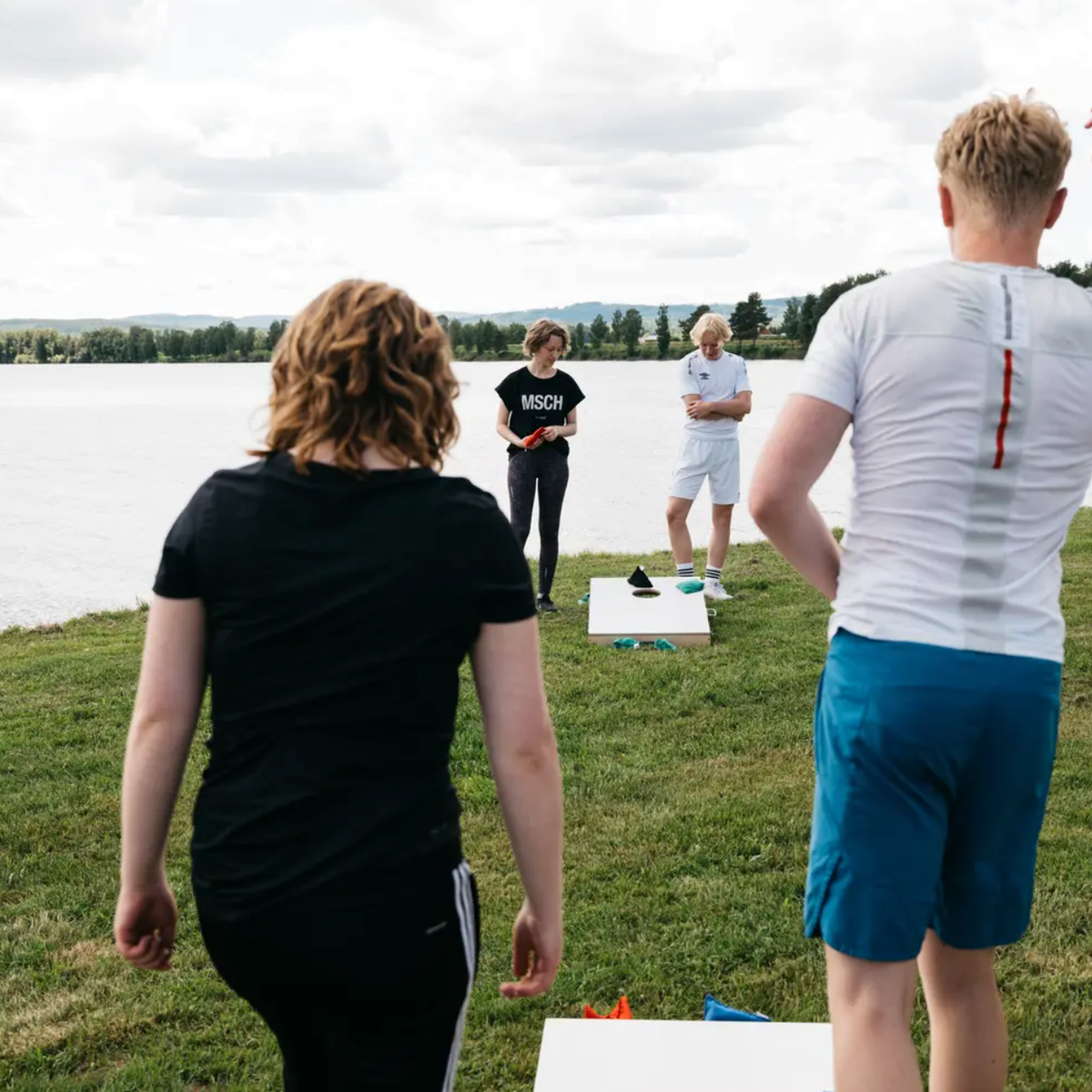 Cornhole Spel – Turneringsklassat Kastspel med Ärtpåsar