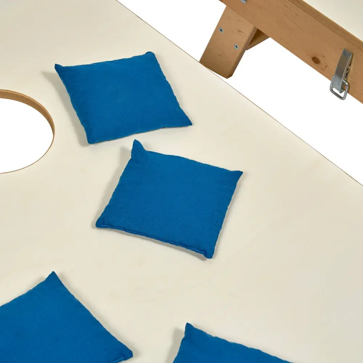 Cornhole Spel – Turneringsklassat Kastspel med Ärtpåsar